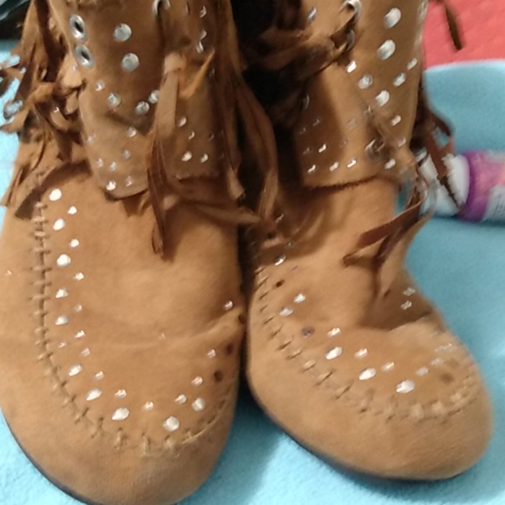 Boots - Picture 3 of 3